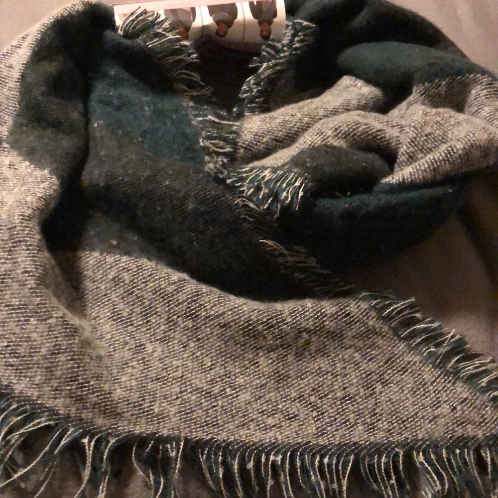 Wrap/blanket shawl - grey/green tones